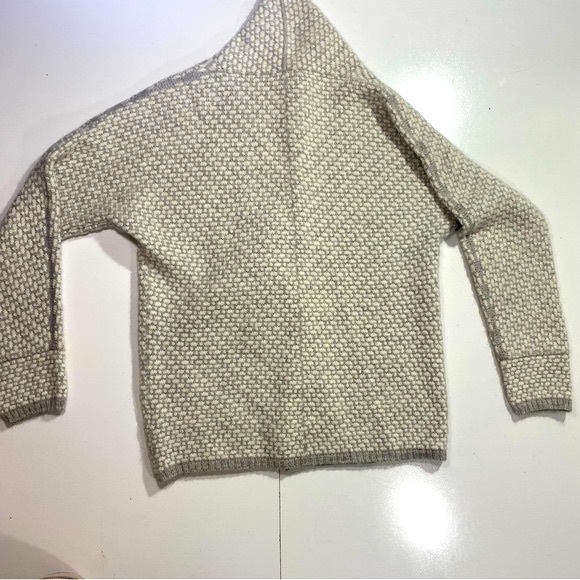 Novica Gray & White Alpaca Wool Blend Woman’s Open Front Soft Sweater Size S/M - Picture 3 of 12
